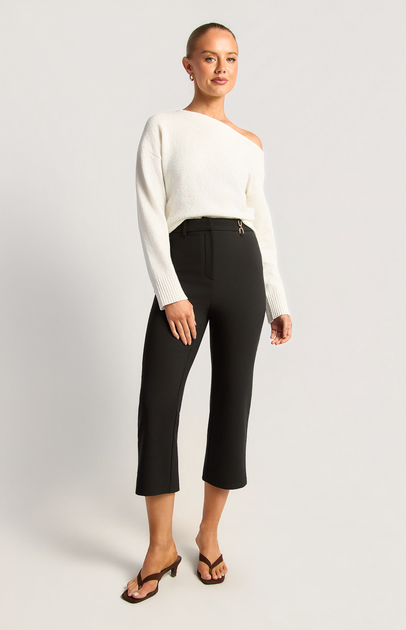 Front Seam Gold Hardware Detail Capri Pants (WPA365B)