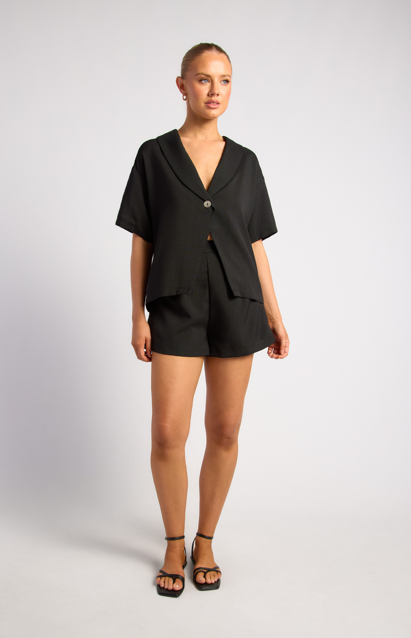 Shell Button Curved Lapel Shirt And Shorts Set (SSE548A)