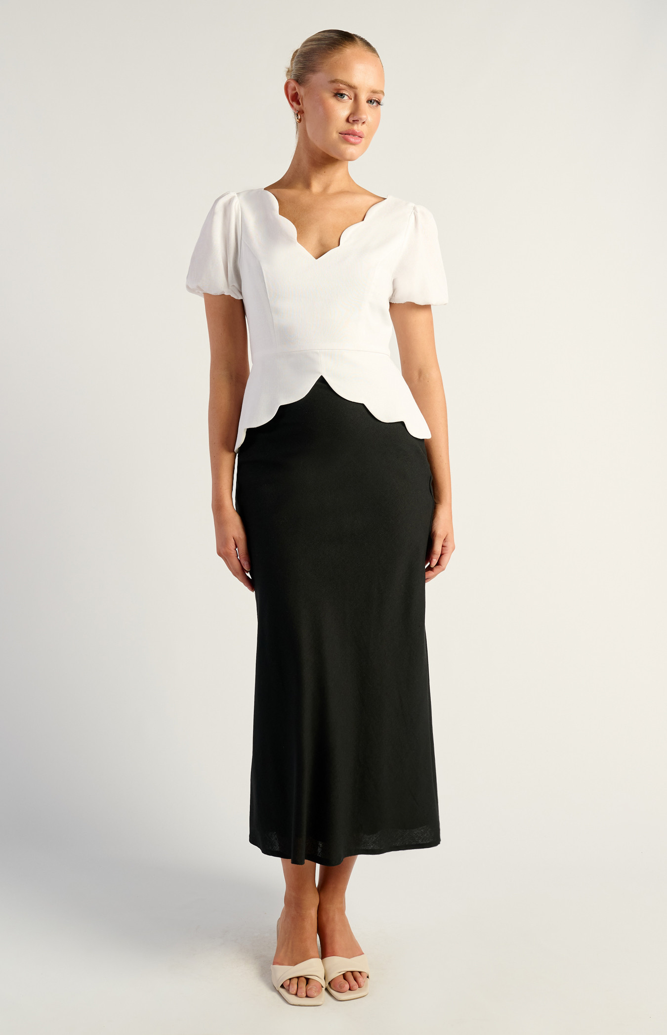 Puff Sleeves Scallop Detail Top (WTO722B)